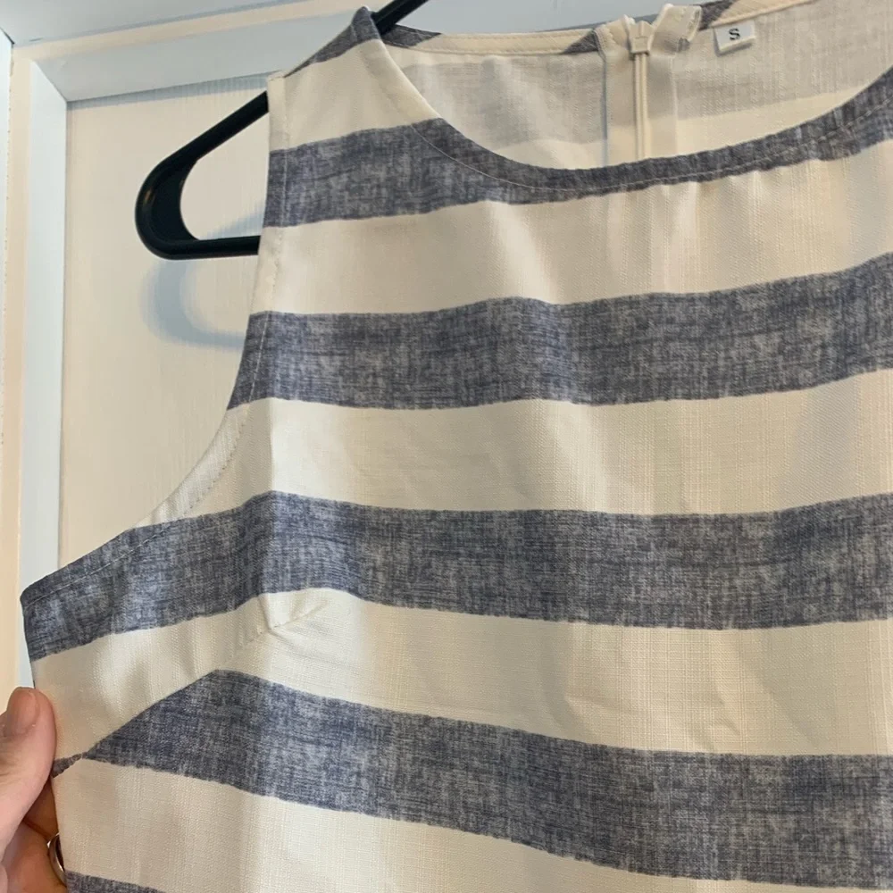 ❌SOLD❌ Boutique Romper blue and white striped NWOT Sz Small - Picture 3 of 8